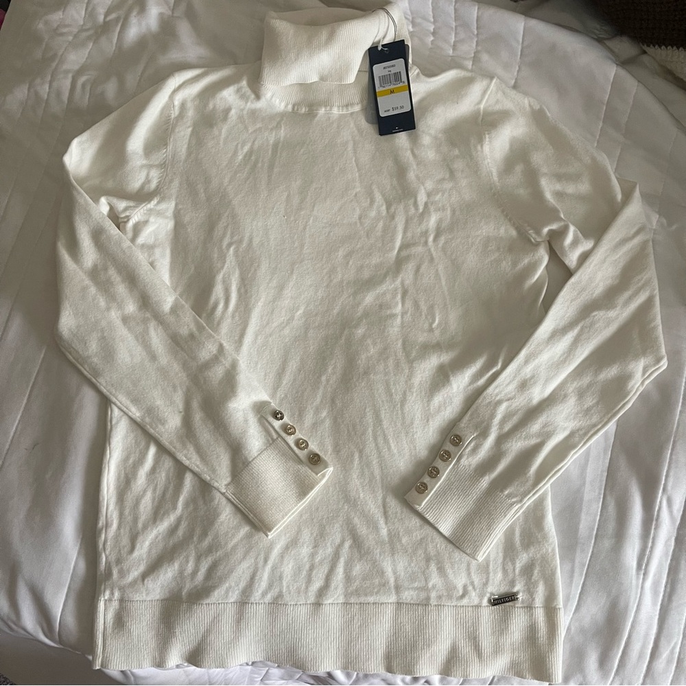 NWT TOMMY HILFIGER IVORY AND GOLD TURTLENECK